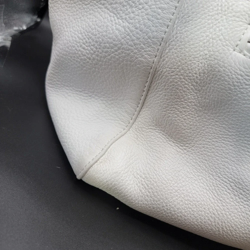 Donald J Pliner Large White Pebble Leather Slouch Hobo Shoulder Bag Lined